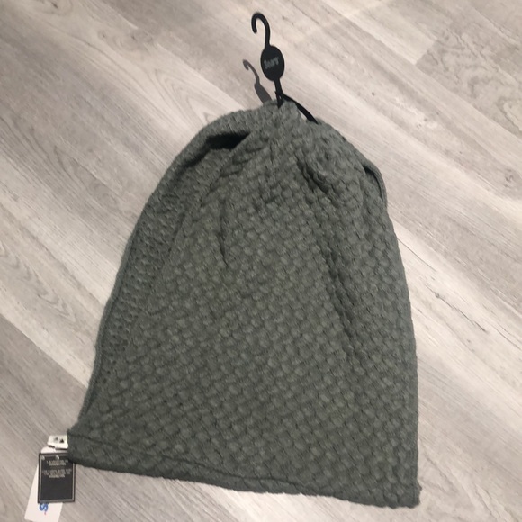 BNWT Chunky Knit Toque and Cowl Neck Scarf - Picture 5 of 5